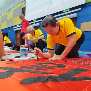 墨香满园迎新岁｜哥打士打书艺协会书法家走进吉华独中挥毫献艺