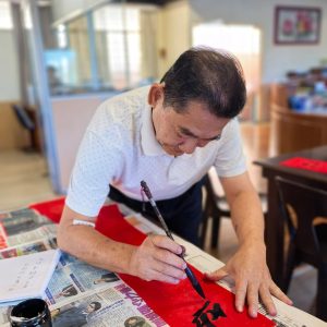 墨香迎春启新程｜书艺名家黄木利先生莅临吉华独中挥毫送祝福